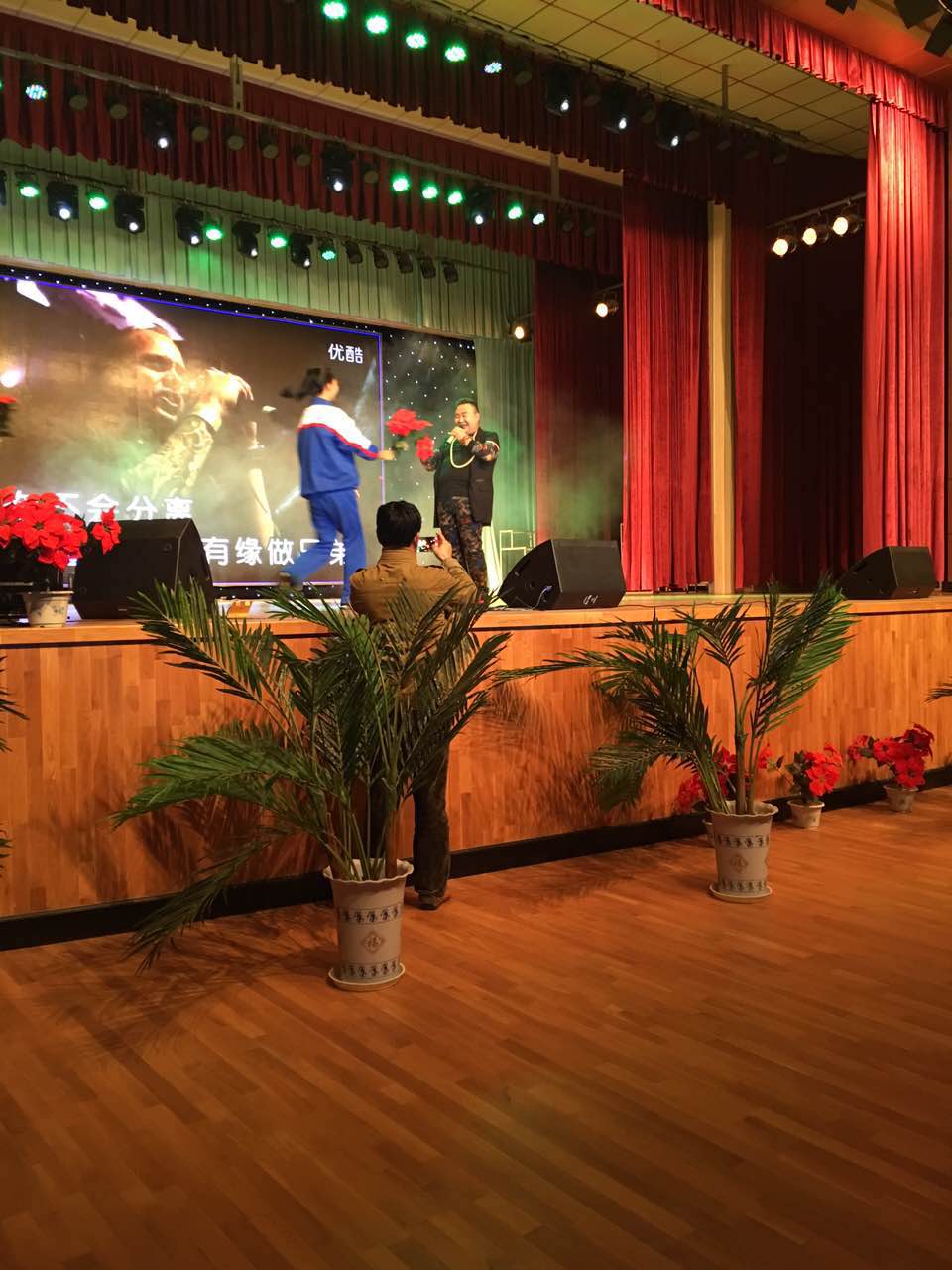 科维托娃迎来七赛季出色发挥，FPX观众热烈欢呼！