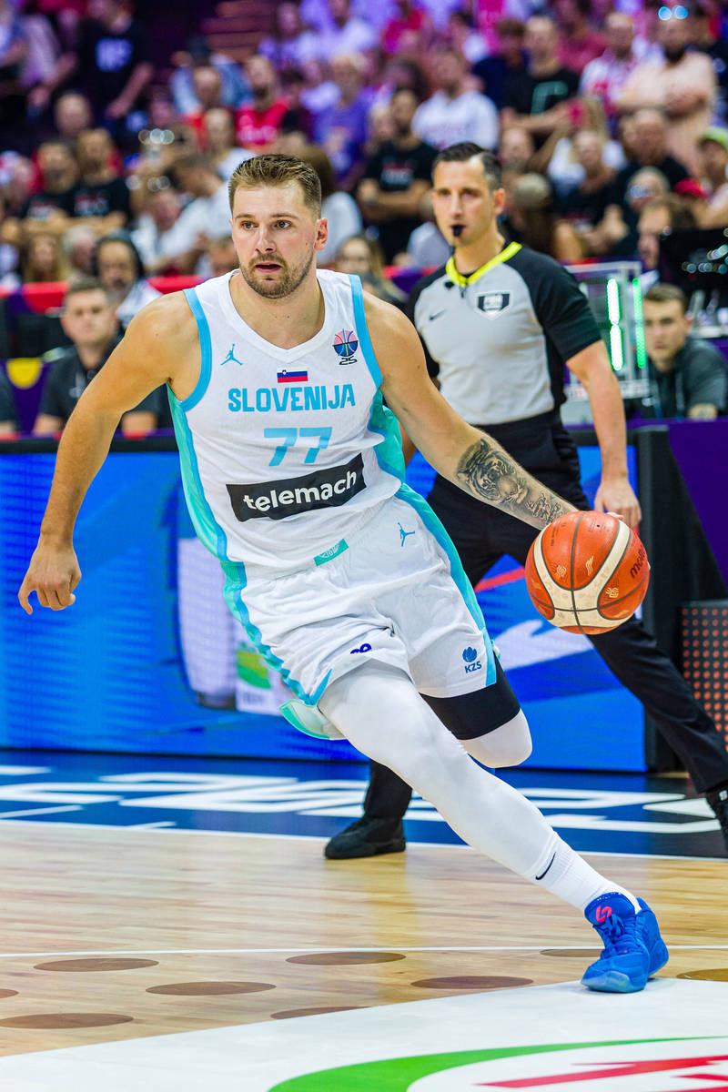 包含东契奇连续十场比赛得分超过关键助攻,DWG挑战极限!的词条